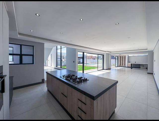 5 BEDROOM HOUSE FOR SALE IN MIDSTREAM HEIGHTS